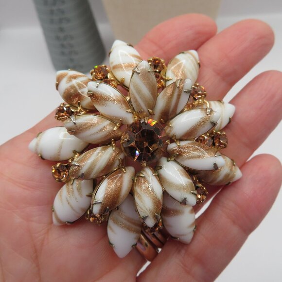 Juliana Jewelry - Juliana D & E Gold Fluss Milk Glass Layered Starburst Design Vintage Brooch